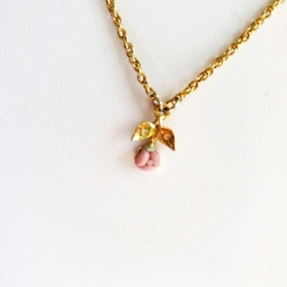 1928 Pink Ceramic Rose Pendant Gold Necklace - Picture 1 of 5